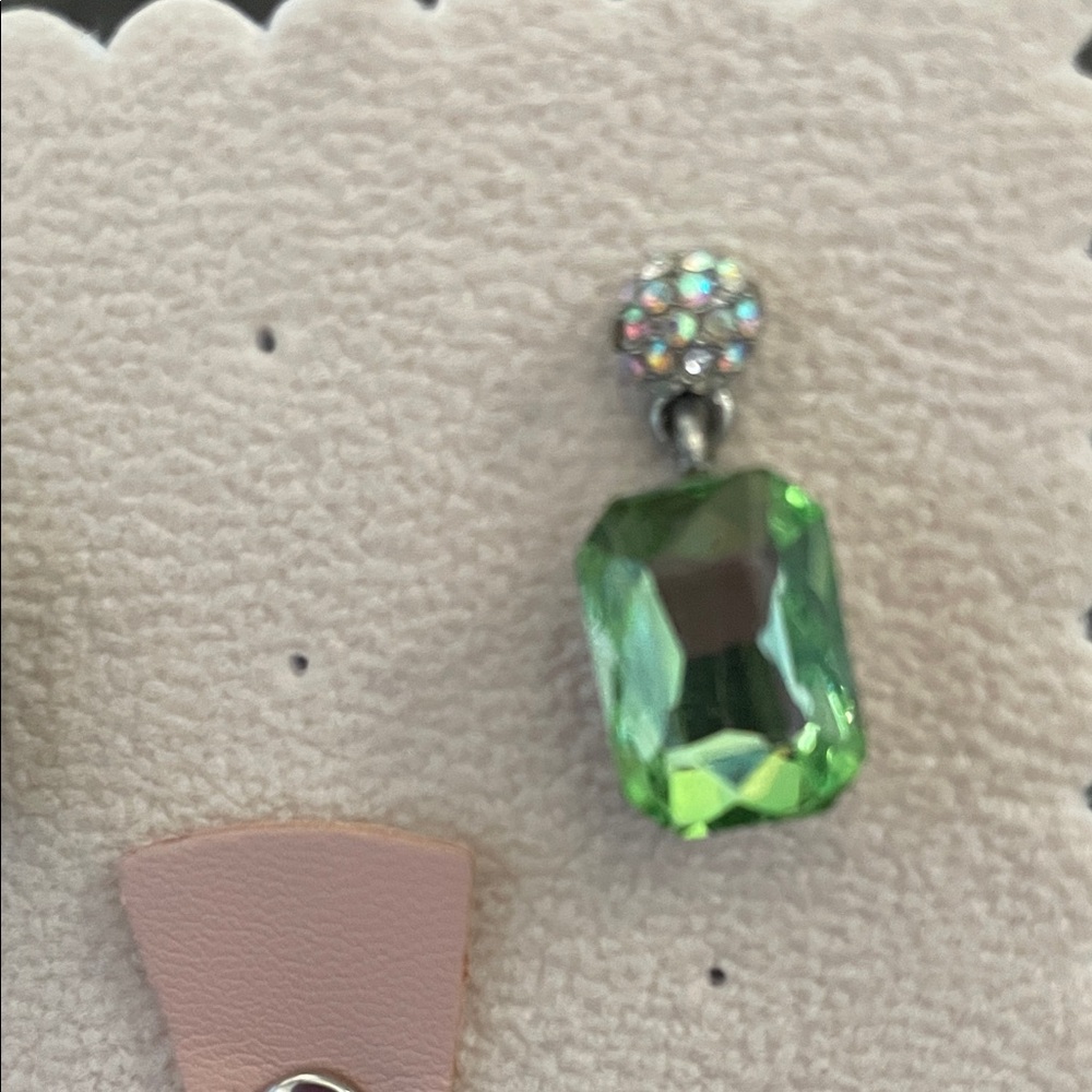 Elegant Green Drop Earrings - Picture 4 of 5